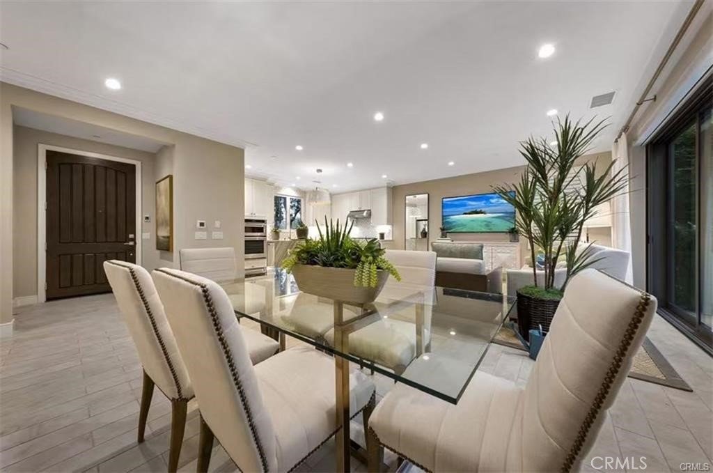 166 Villa Ridge Irvine, CA 92602 - Photo 6 of 26 Gallery Image 6