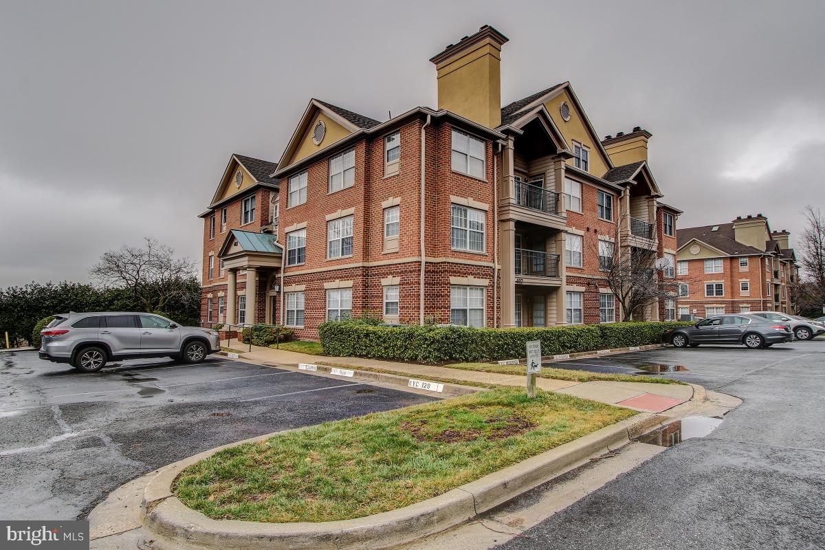 402 Ridgepoint Place, Unit 16 Gaithersburg, MD 20878 - Photo 28 of 33 Gallery Image 28