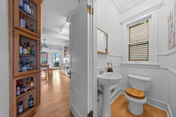 a view of a pathway with a house