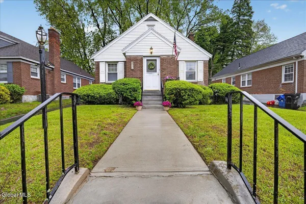 $265,000 | 36 Pointview Drive, Troy, NY 12180