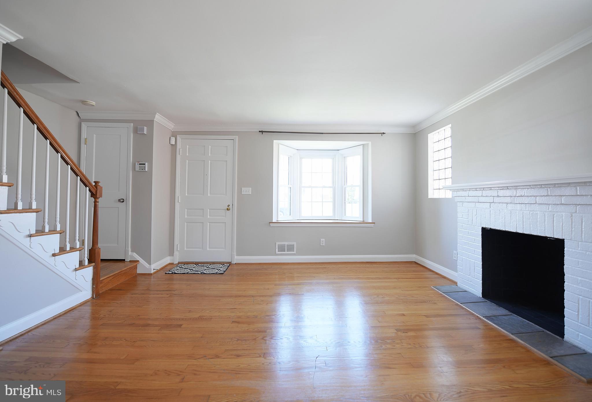 1647 Hardwick Road Towson, MD 21286 - Photo 5 of 34 Living Room