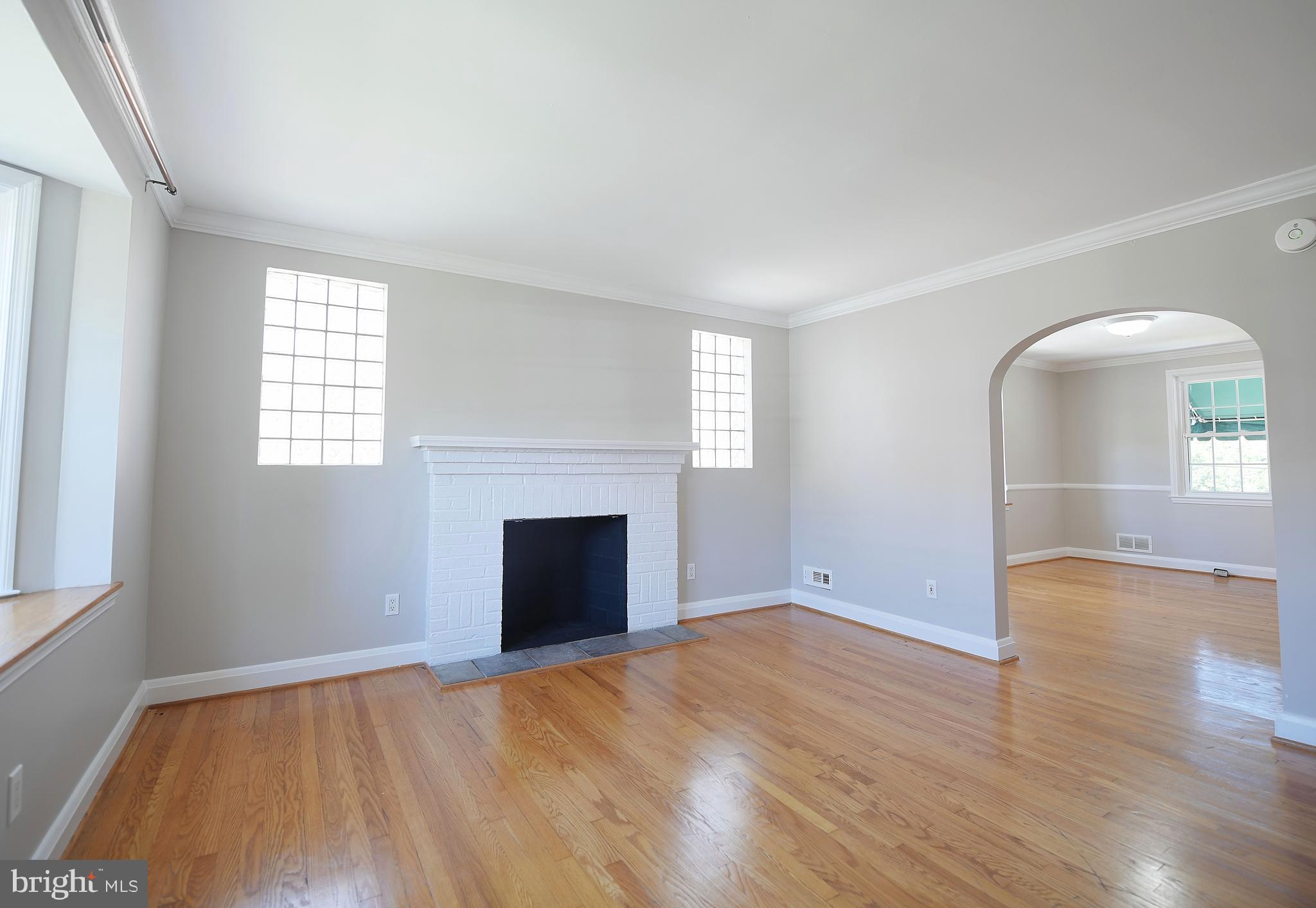 1647 Hardwick Road Towson, MD 21286 - Photo 6 of 34 Living Room