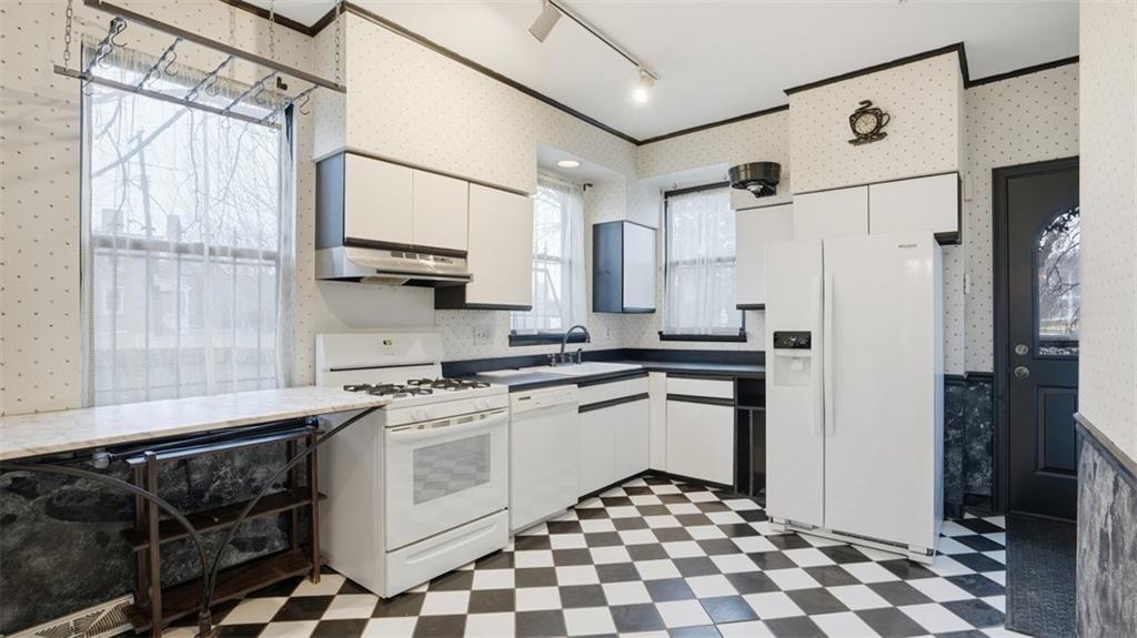 1411 Page Street Pittsburgh, PA 15233 - Photo 12 of 44