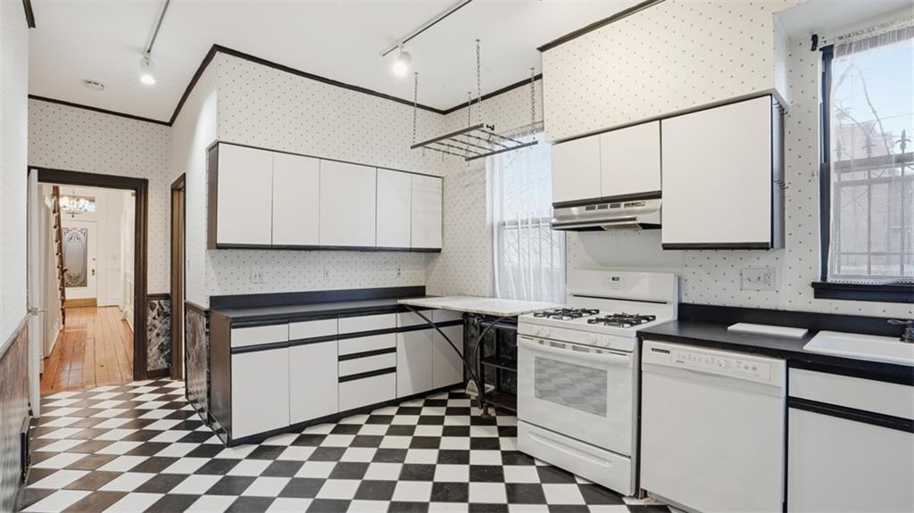 1411 Page Street Pittsburgh, PA 15233 - Photo 14 of 44