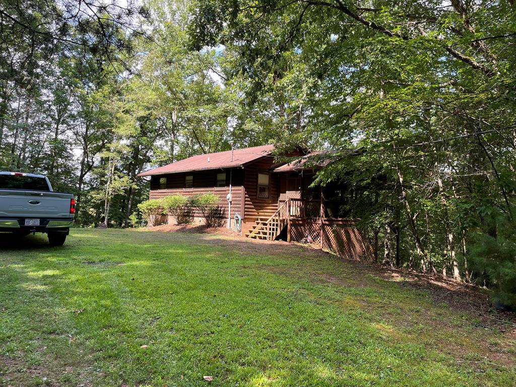 a view of a house with backyard