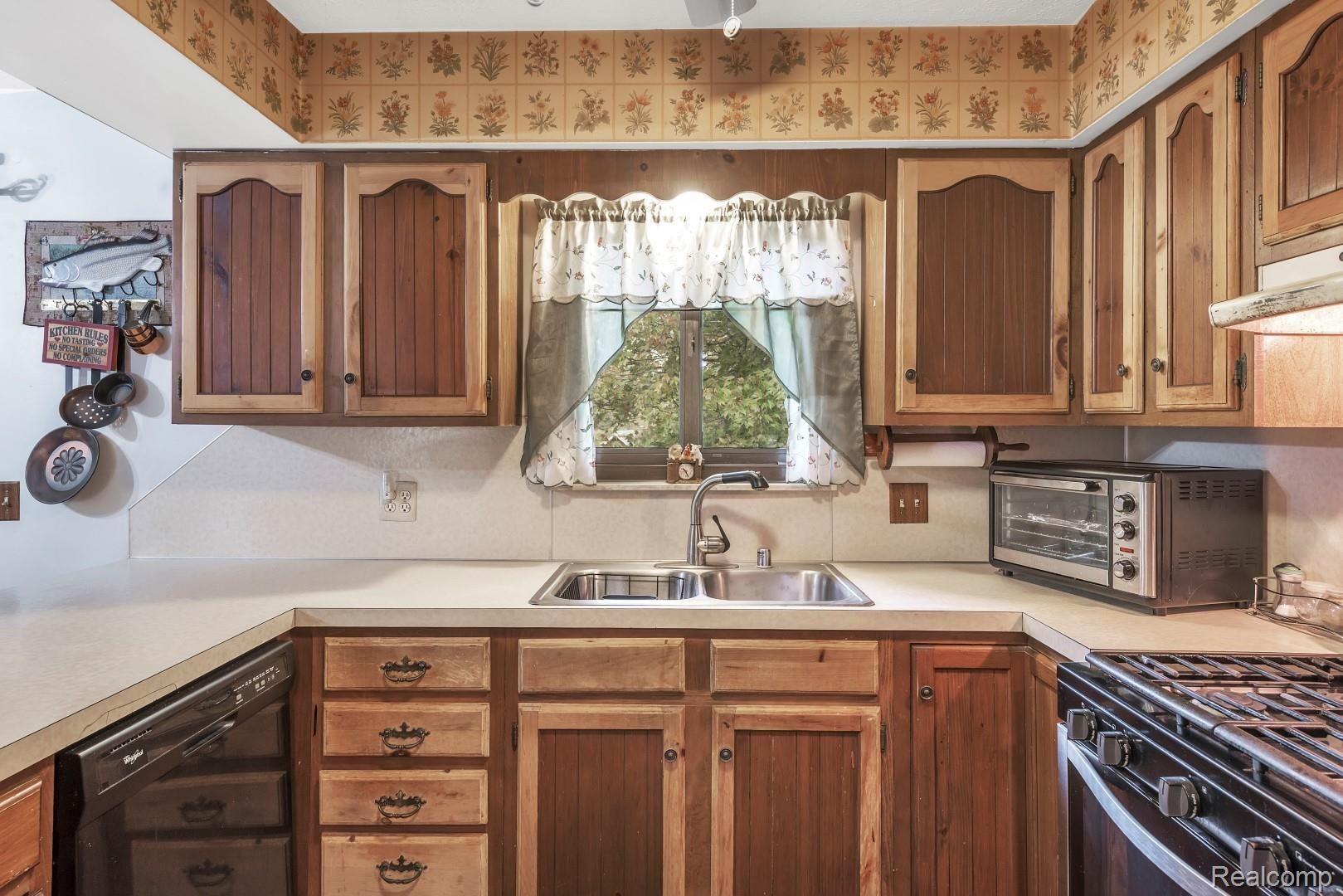 341 Fowlerville Road Fowlerville, MI 48836 - Photo 11 of 47 Cabinet space