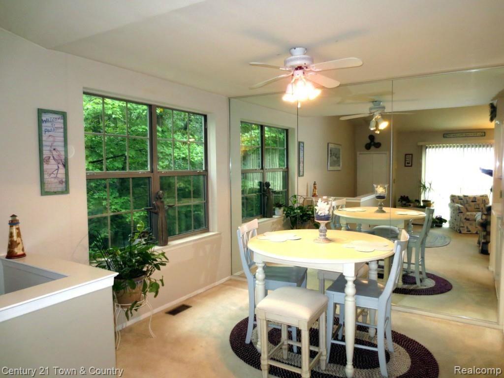 80 Pine Tree Ridge, Unit 32 Waterford, MI 48327 - Photo 6 of 26 Spacious Dining Room
