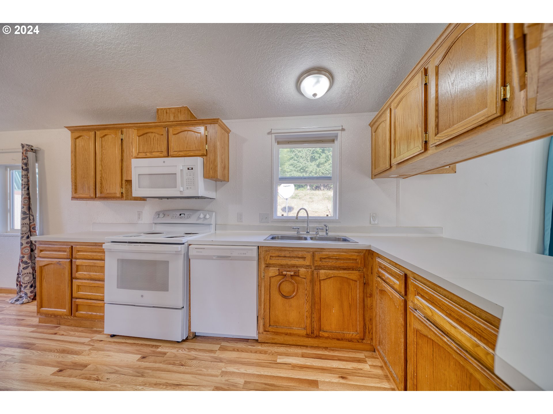 62040 Conibear Road St. Helens, OR 97051 - Photo 8 of 30 Kitchen
