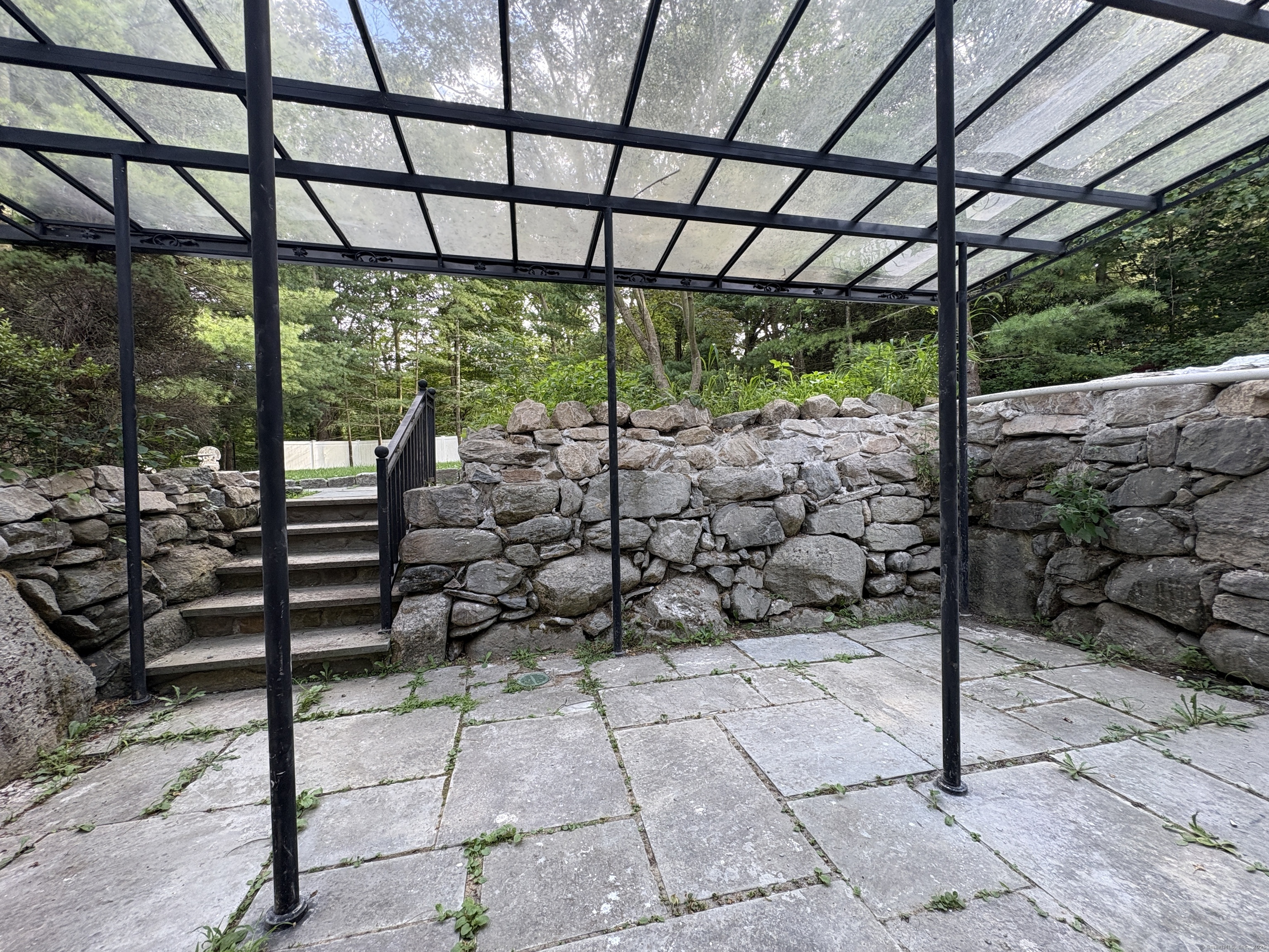 158 Jelliff Mill Road New Canaan, CT 06840 - Photo 33 of 40 a room with lots of green walls