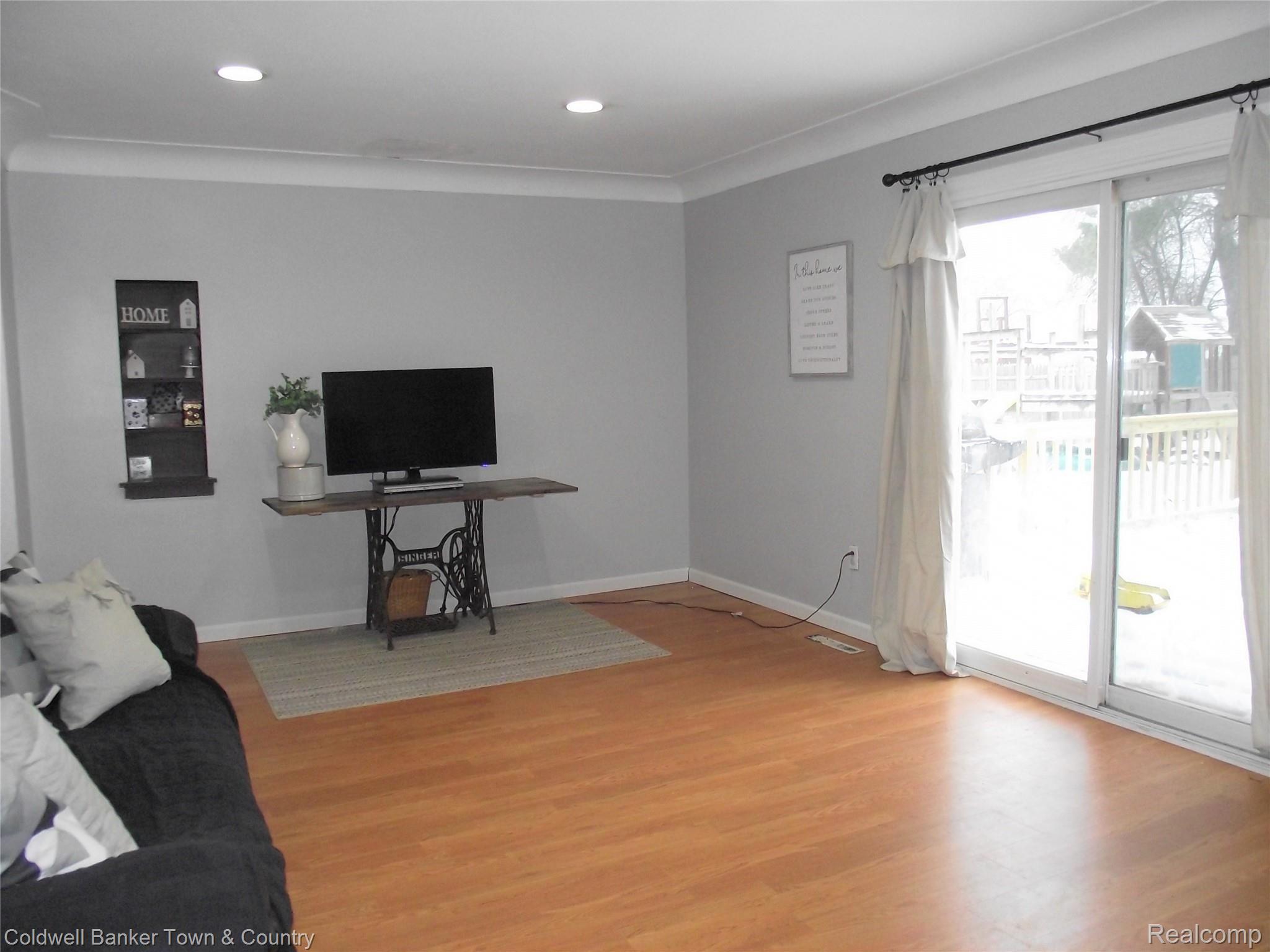 250 Fowlerville Road Fowlerville, MI 48836 - Photo 2 of 20 fowlerville photos (6).JPG