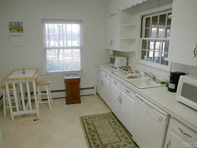 261 Gor An Farm Road Selma, NC 27576 - Photo 6 of 12 Kitchen
