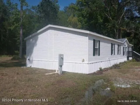 a view of a house with a backyard