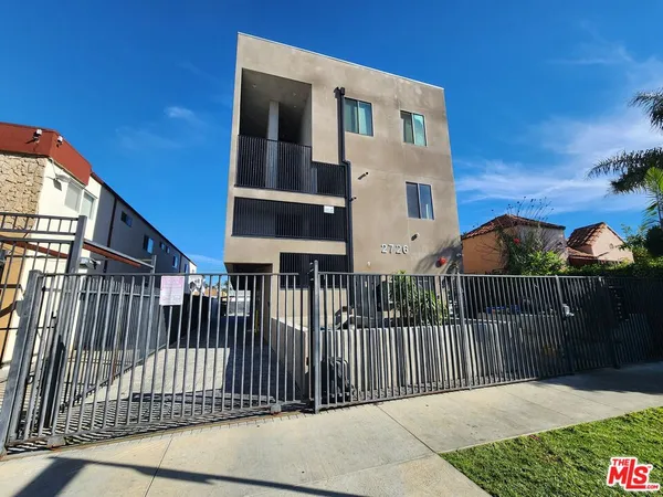 $2,800 | 2726 South Cochran Avenue, Unit 202, Los Angeles, CA 90016