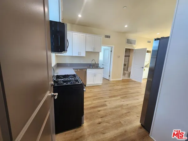 $2,800 | 2726 South Cochran Avenue, Unit 202, Los Angeles, CA 90016