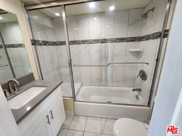 $2,800 | 2726 South Cochran Avenue, Unit 202, Los Angeles, CA 90016