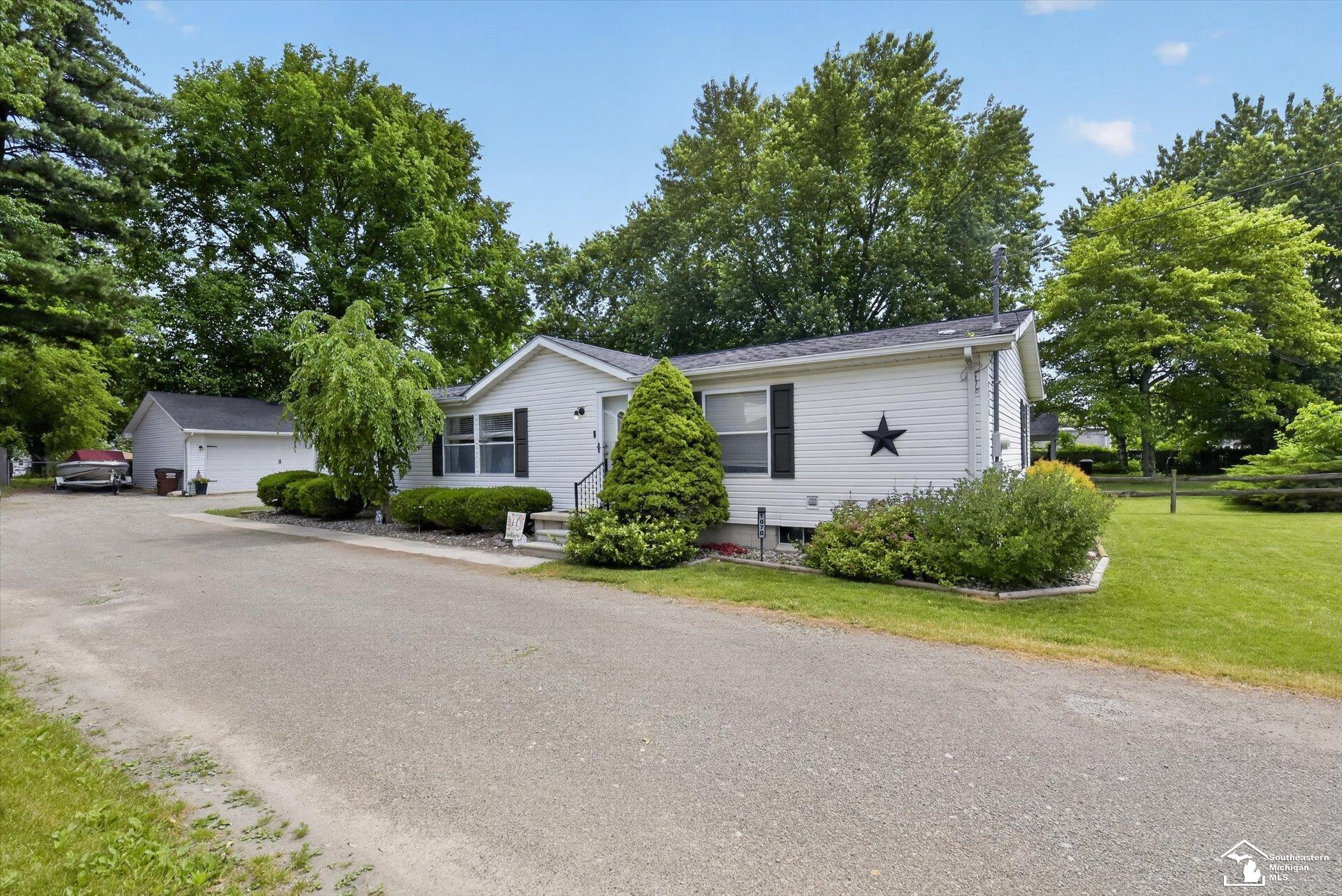 1070 Cherry Street Temperance, MI 48182 - Photo 2 of 31