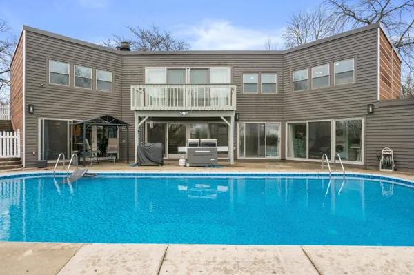 $725,000 | 6171 Pleasant Hill Drive, Trenton, WI 53095