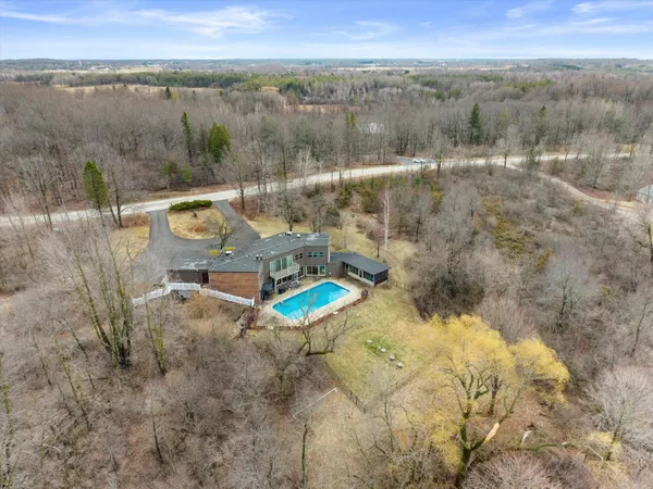 $725,000 | 6171 Pleasant Hill Drive, Trenton, WI 53095