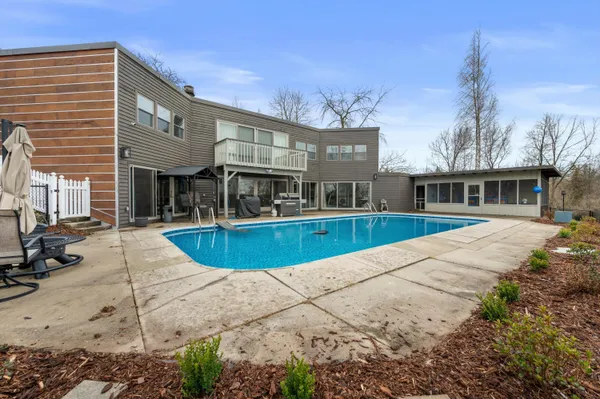 $725,000 | 6171 Pleasant Hill Drive, Trenton, WI 53095