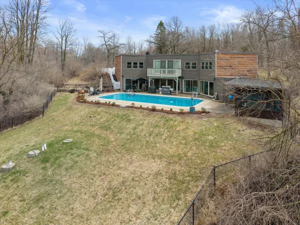 $725,000 | 6171 Pleasant Hill Drive, Trenton, WI 53095