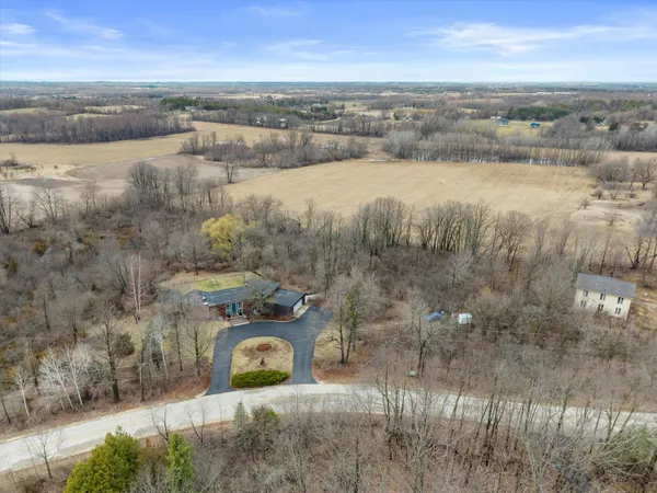 $725,000 | 6171 Pleasant Hill Drive, Trenton, WI 53095