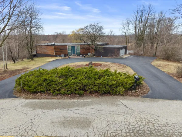 $725,000 | 6171 Pleasant Hill Drive, Trenton, WI 53095