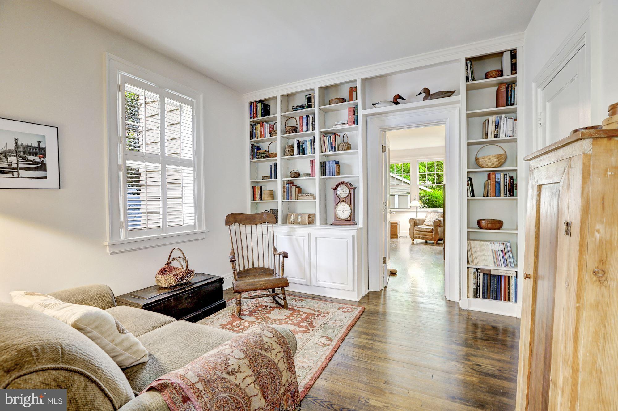 4404 Ridge Street Chevy Chase, MD 20815 - Photo 15 of 35 Private Sitting Area