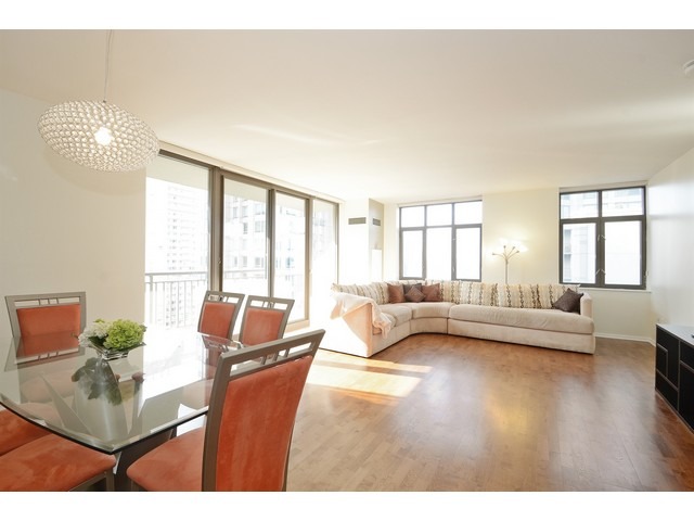 630 North State Street, Unit 2508 Chicago, IL 60654 - Photo 3 of 17