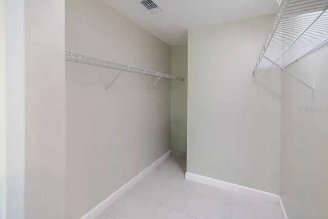 a en suite bathroom with a double vanity sink and mirror