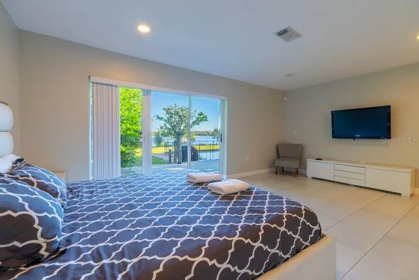 a living room with two couch and a window