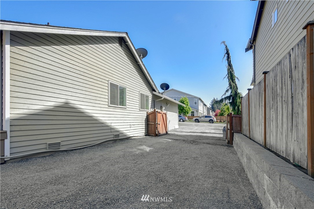 4924 Southeast 2nd Place Renton, WA 98059 - Photo 28 of 39