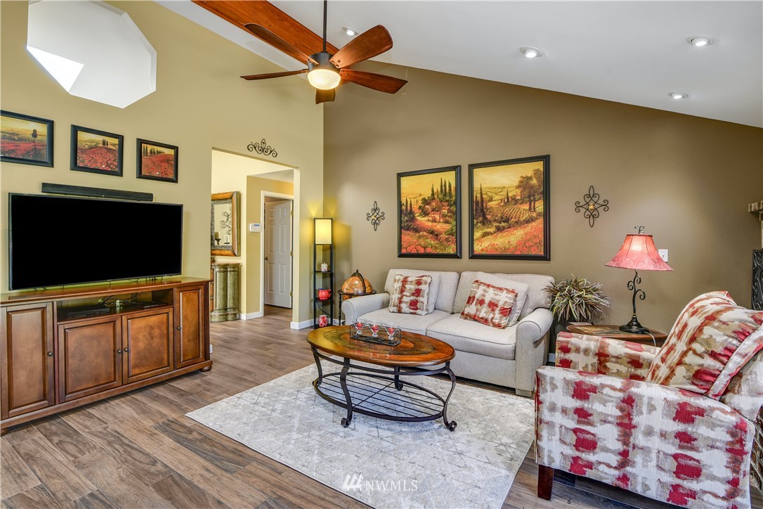 4924 Southeast 2nd Place Renton, WA 98059 - Photo 6 of 39