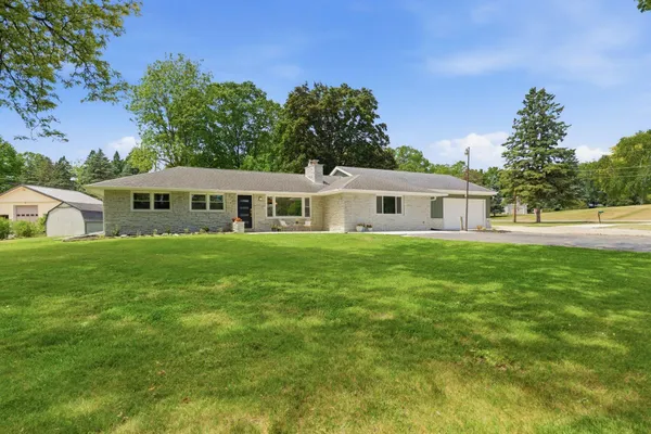 $599,999 | W224N8095 Susan Place, Lisbon, WI 53089