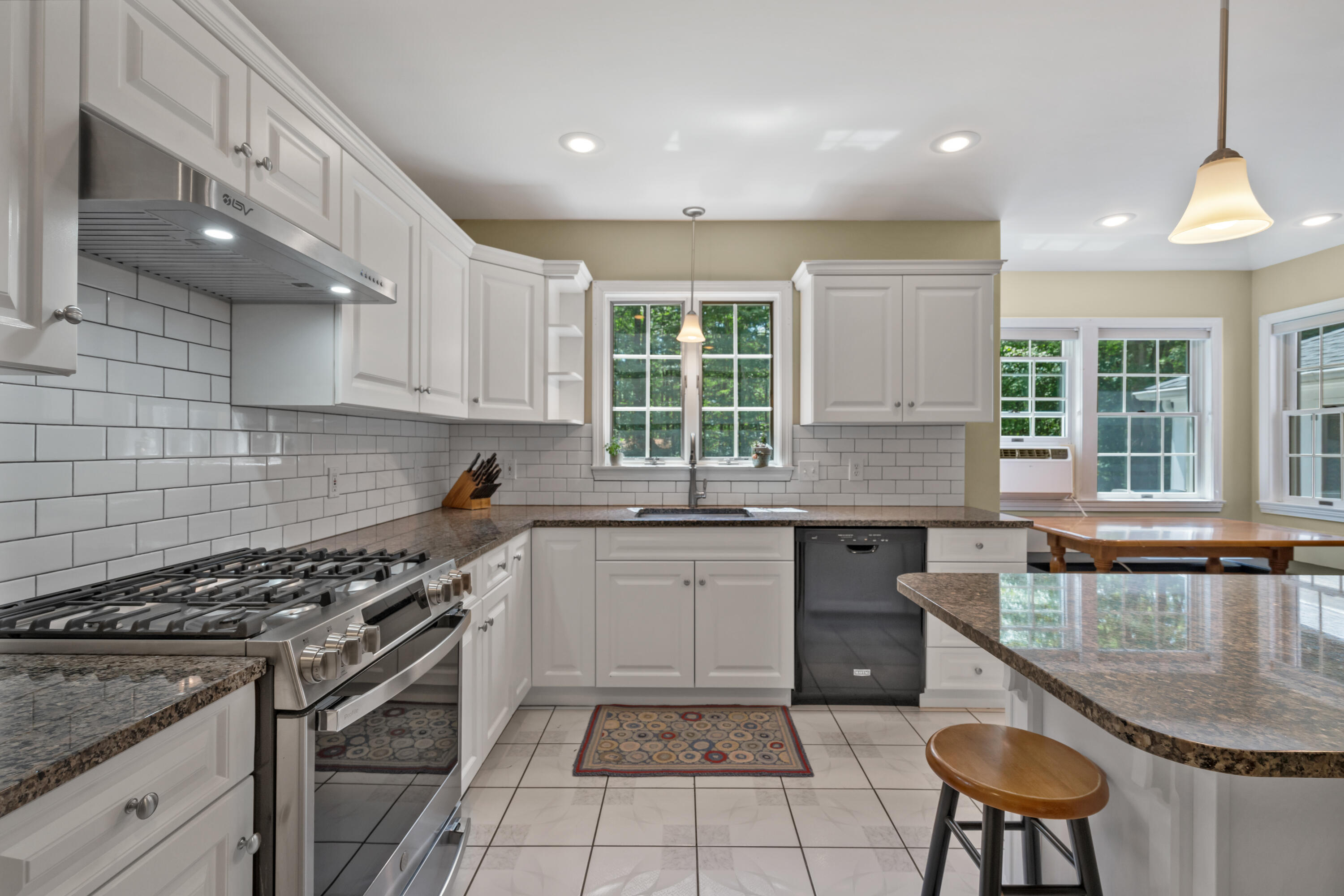 12 Alewive Farms Road Kennebunk, ME 04043 - Photo 22 of 63 Kitchen