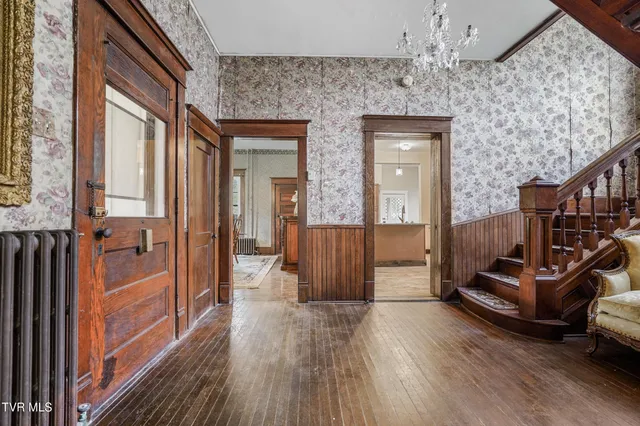 $256,000 | 118 West 1st Street South, Big Stone Gap, VA 24219