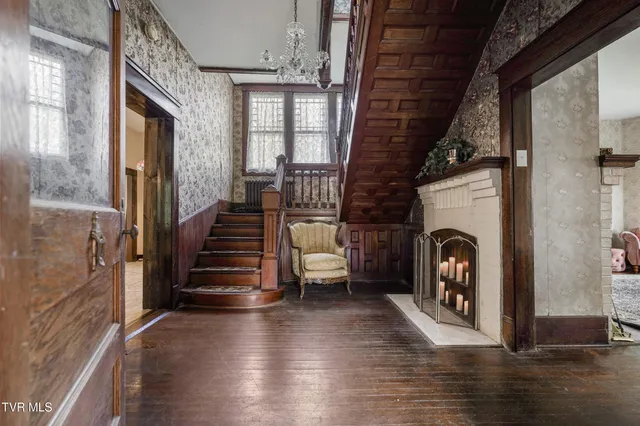 $256,000 | 118 West 1st Street South, Big Stone Gap, VA 24219