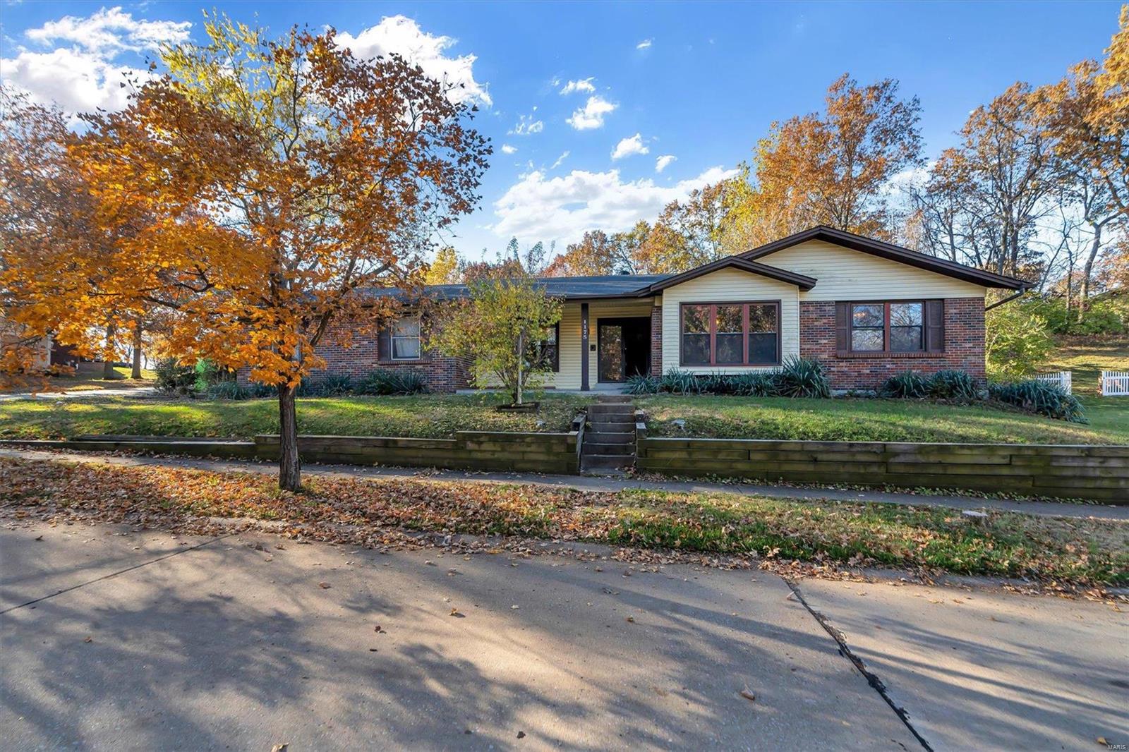 1175 Crested View Drive St. Louis, MO 63146 - Photo 1 of 31