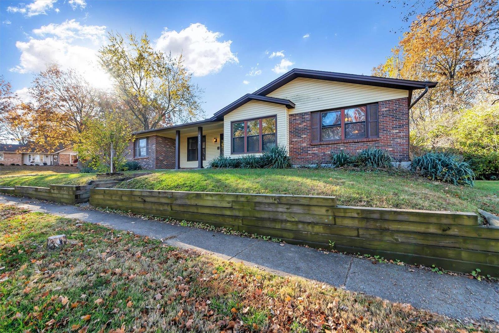 1175 Crested View Drive St. Louis, MO 63146 - Photo 2 of 31