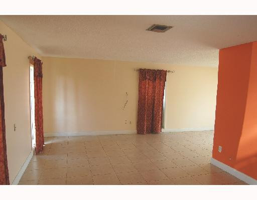 22798 Southwest 65th Way Boca Raton, FL 33428 - Photo 2 of 3 Living Room