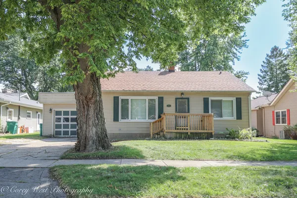 $233,000 | 916 Albert Avenue, Sycamore, IL 60178