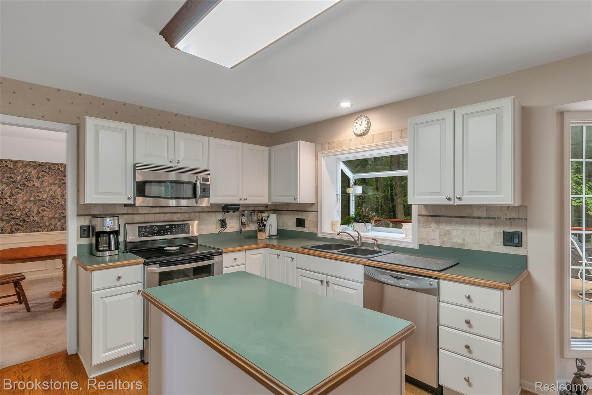 910 Indianpipe Road Lake Orion, MI 48360 - Photo 10 of 53 13-910 Indianpipe Rd-WindowStill-Re.jpg