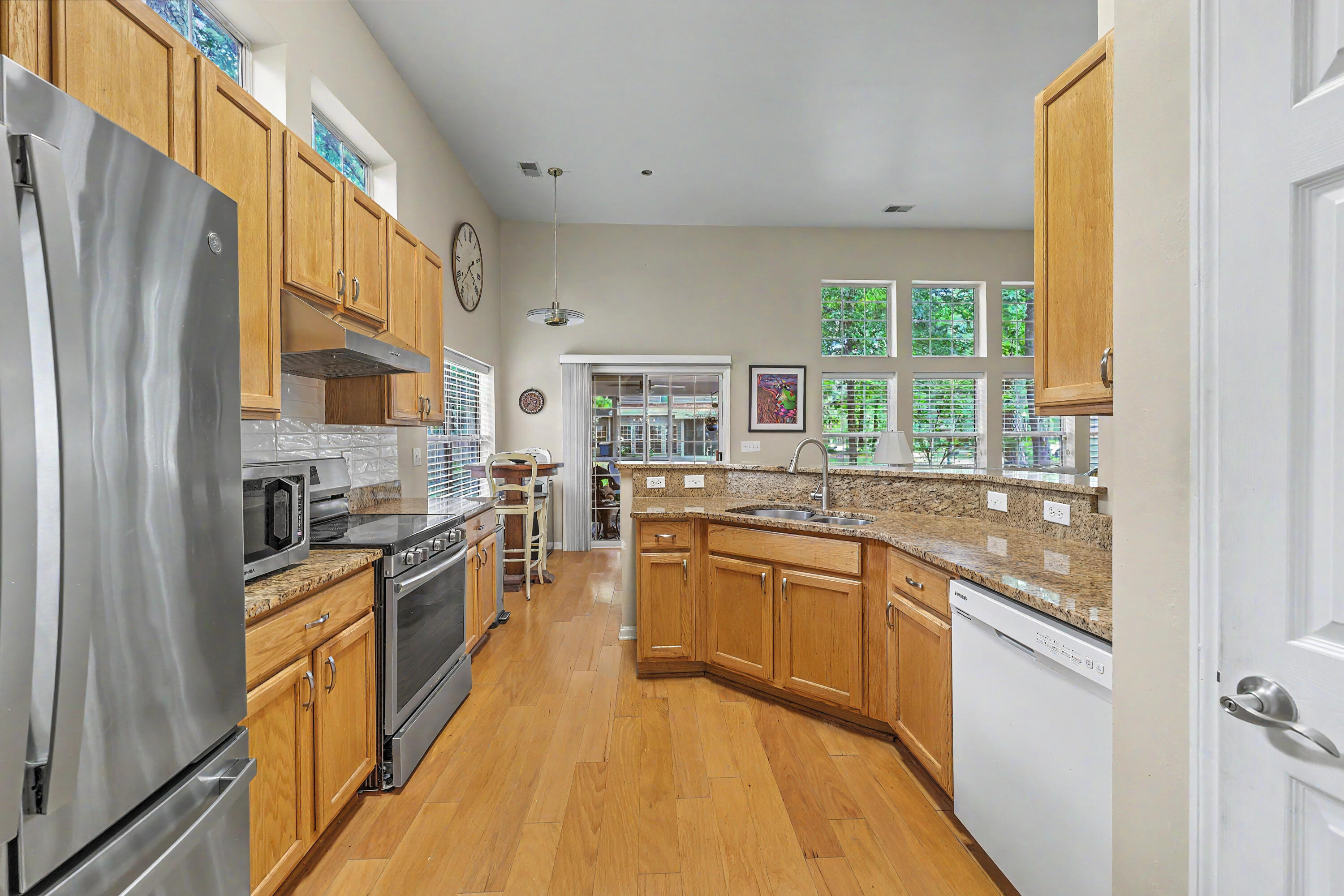 561 Pointe Of Oaks Road Summerville, SC 29485 - Photo 12 of 35