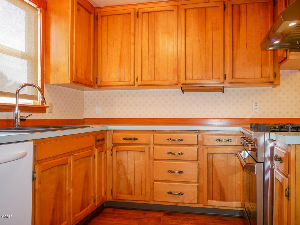 1037 Northwest Hurbert Street Newport, OR 97365 - Photo 9 of 37 Kitchen