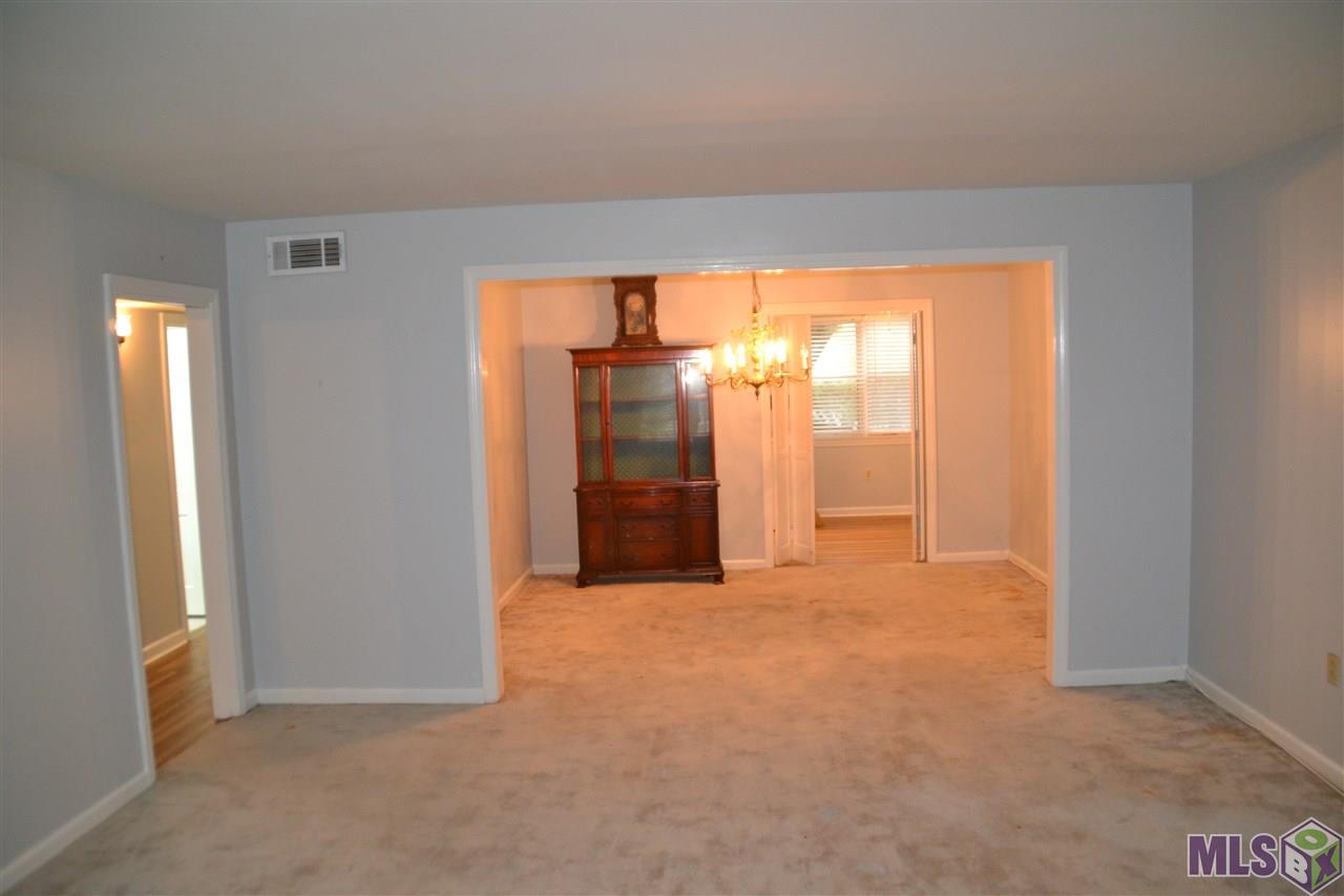 4900 Claycut Road, Unit 6 Baton Rouge, LA 70806 - Photo 6 of 10 Living/Dining