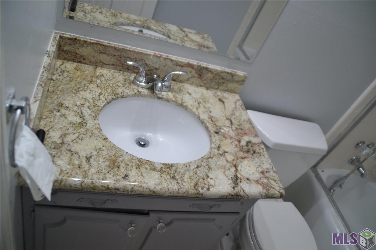 4900 Claycut Road, Unit 6 Baton Rouge, LA 70806 - Photo 9 of 10 Bath with Granite