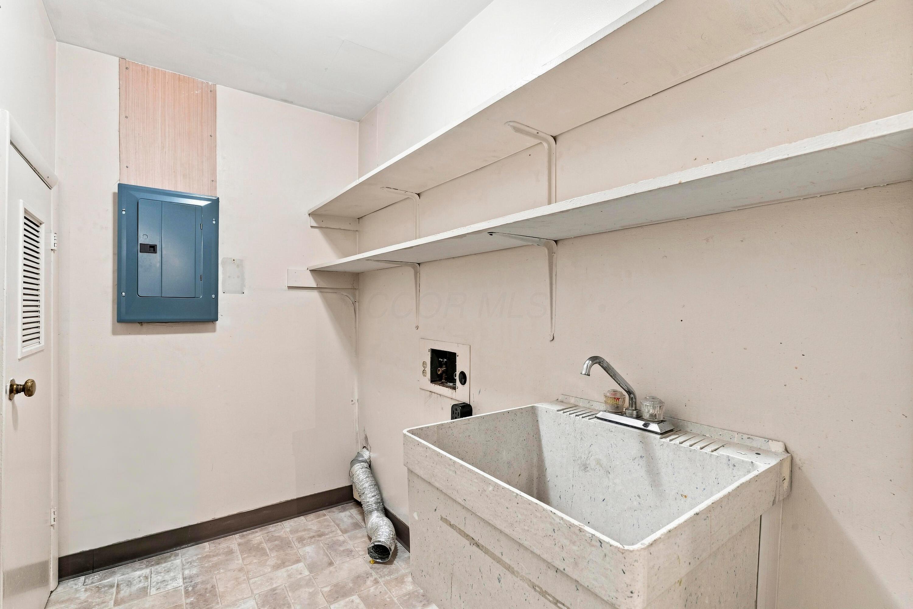 3600 Reed Road, Unit 8 Upper Arlington, OH 43220 - Photo 24 of 46 Laundry