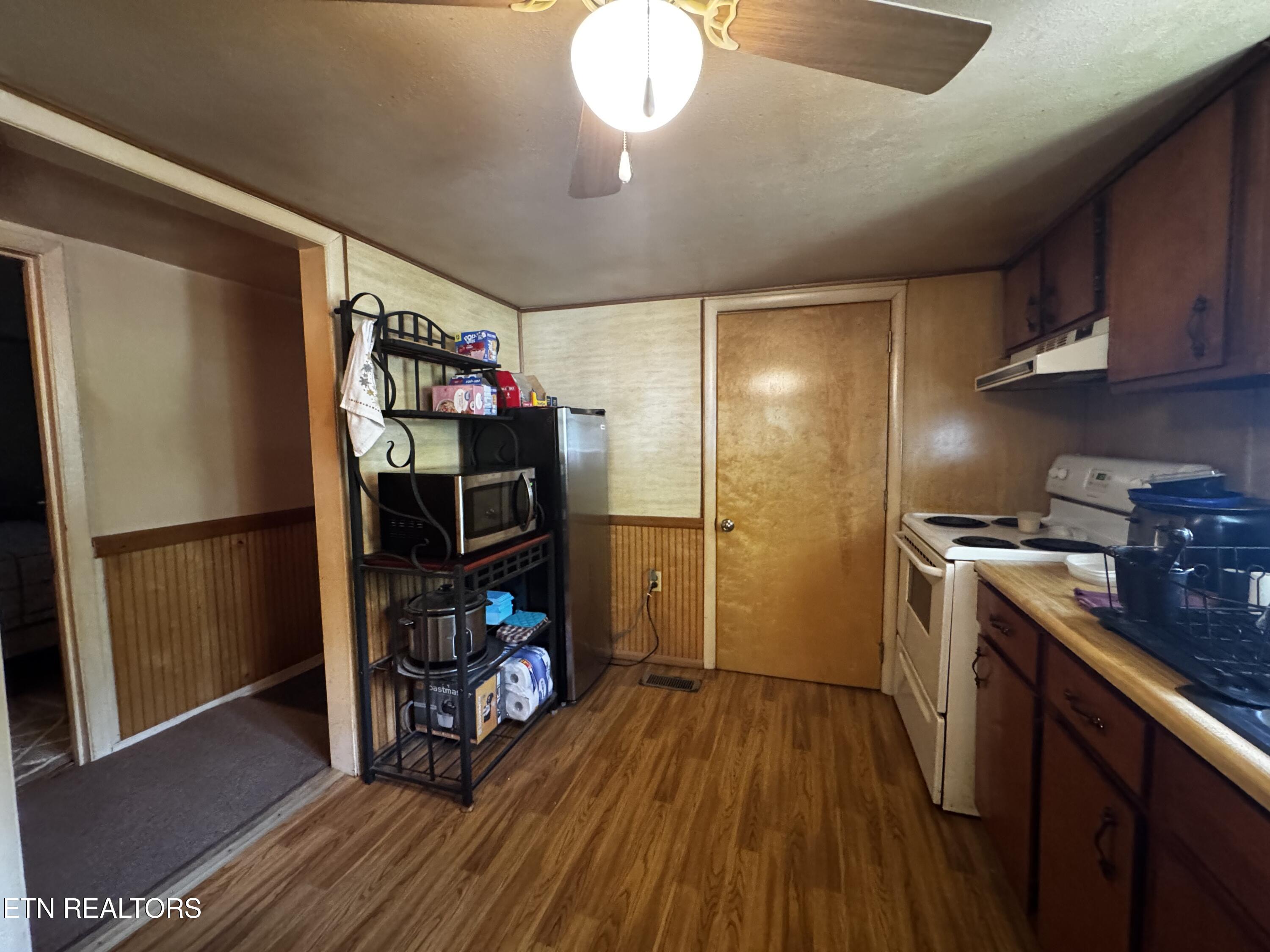409 Jarnigan Street Clinton, TN 37716 - Photo 9 of 14 IMG_2993