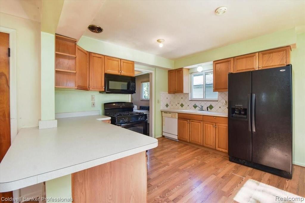 19829 East 8 Mile Road St. Clair Shores, MI 48080 - Photo 6 of 28