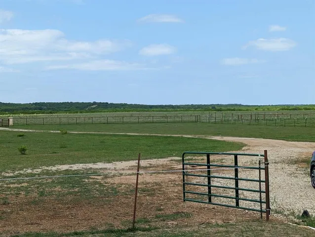 $450,000 | 701 Rumage Road, Jacksboro, TX 76458