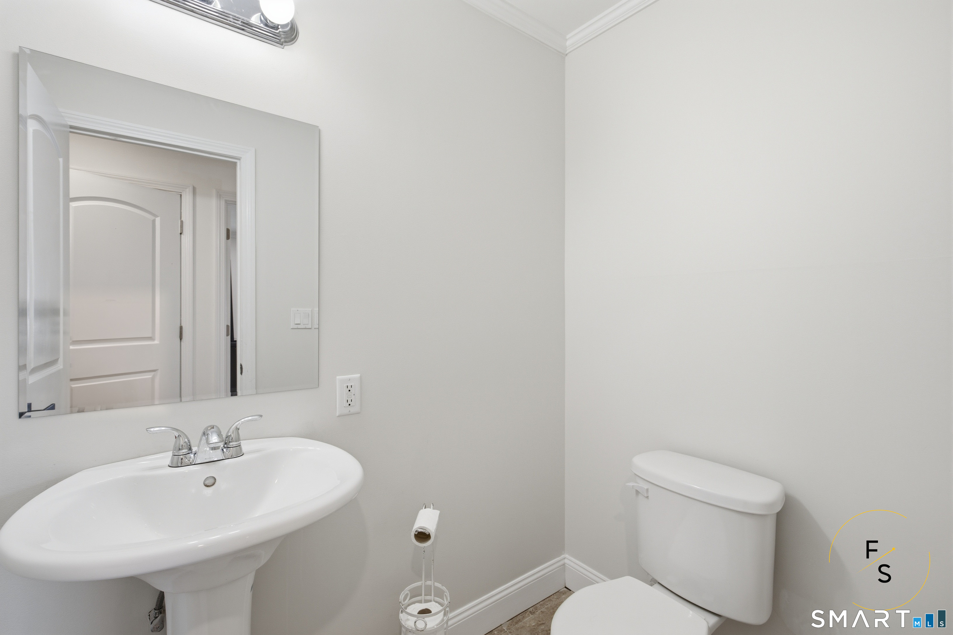 24 Gaspee Road Bridgeport, CT 06606 - Photo 12 of 30